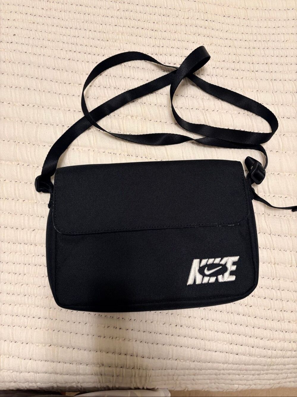 Nike Heritage MAG Crossbody Bag Black White Swoosh Adjustable Strap